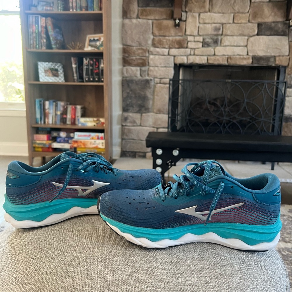 Women’s mizuno wave sky 5 size 9